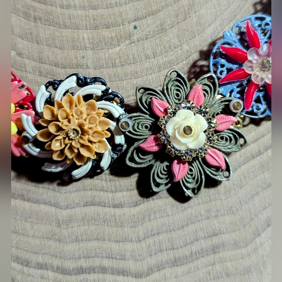 METAL MONK Colorful Garland Botanical Necklace - Picture 3 of 8